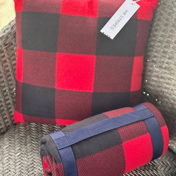 HBC StripesFleece Throw- Racing Red Buffalo Check- NEW with TAGS. - Picture 4 of 4